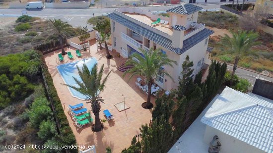 Villa en venta en La Manga del Mar Menor (Murcia)