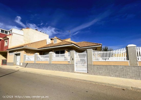 Villa en venta en Pilar de la Horadada (Alicante)