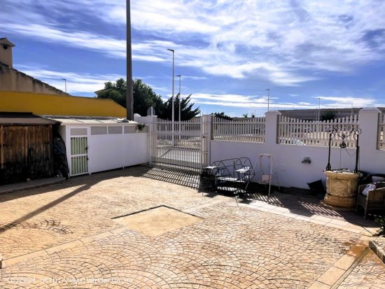 Villa en venta en Pilar de la Horadada (Alicante)