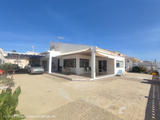 Villa en venta en Guardamar del Segura (Alicante)