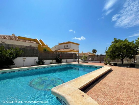 Villa en venta en Elche (Alicante)