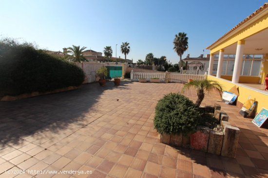 Villa en venta en Elche (Alicante)