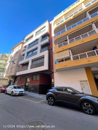 Moderno apartamento con cochera y licencia turística - ALICANTE