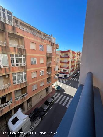 Moderno apartamento con cochera y licencia turística - ALICANTE