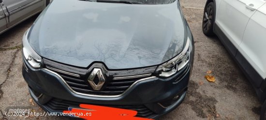 Renault Megane Limted de 2020 con 75.000 Km por 18.000 EUR. en Madrid