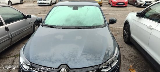 Renault Megane Limted de 2020 con 75.000 Km por 18.000 EUR. en Madrid