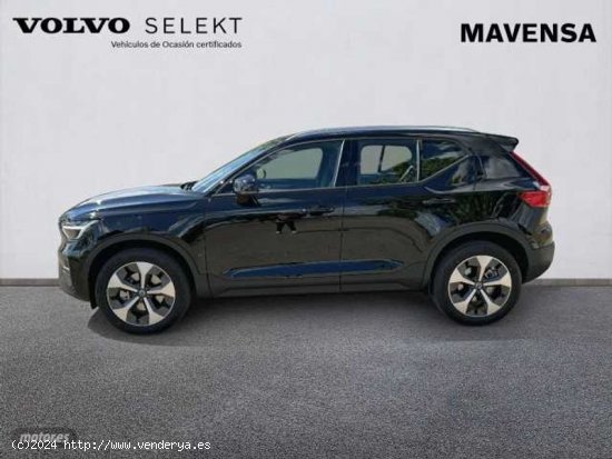 Volvo XC40 XC40 Core, B3 (gasolina), Gasolina de 2022 con 22 Km por 38.500 EUR. en Badajoz