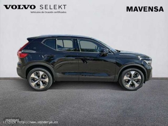 Volvo XC40 XC40 Core, B3 (gasolina), Gasolina de 2022 con 22 Km por 38.500 EUR. en Badajoz