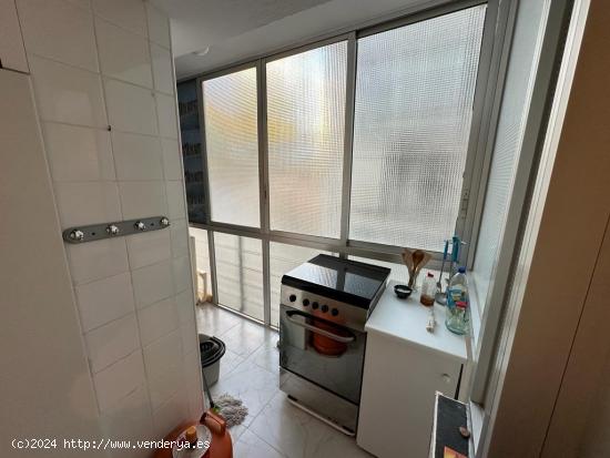 Apartamento de 3 Dormitorios, y 2 cuartos de baño - ALICANTE