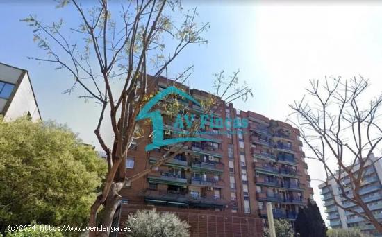 LOCAL EN VENTA EN ESPLUGUES DE LLOBREGAT - BARCELONA