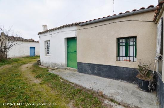 Urbis te ofrece una parcela con vivienda zona Puente Ladrillo de Salamanca. - SALAMANCA