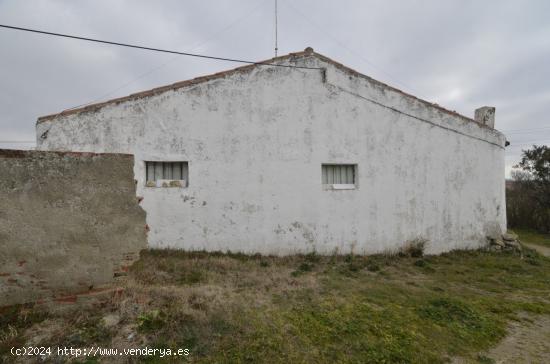 Urbis te ofrece una parcela con vivienda zona Puente Ladrillo de Salamanca. - SALAMANCA