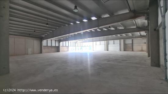 SANT CELONI ( 1ª LINEA C-35)  NUEVA NAVE COMERCIAL ESQUINERA EN ALQUILER - BARCELONA