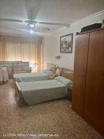 Piso de 4 dormitorios centrico y bien situado - MURCIA