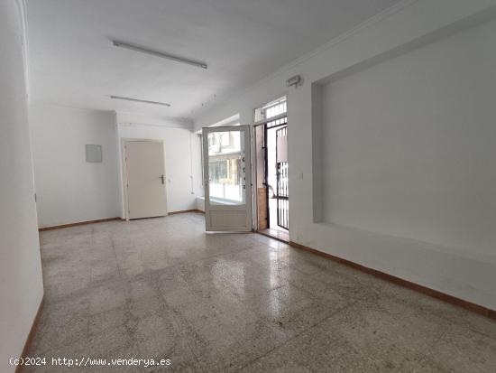 SE VENDE EDFICIO CON LOCAL COMERCIAL Y 2 APARTAMENTOS - TOLEDO