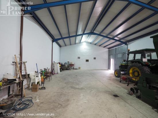 SE VENDE NAVE EN ESQUINA CON 220M2, CON COCINILLA CAMPERA Y ASEO POR 90.000€ - CIUDAD REAL