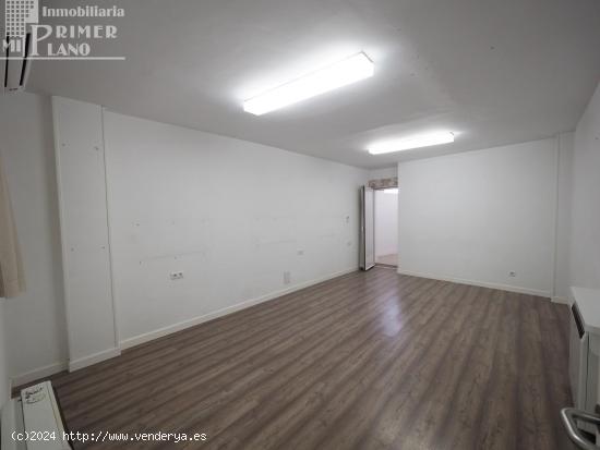 *Vivienda exterior, en c/Doña Crisanta, ideal para oficinas, con 96 m2, por solo 59.000 Euros* - CI