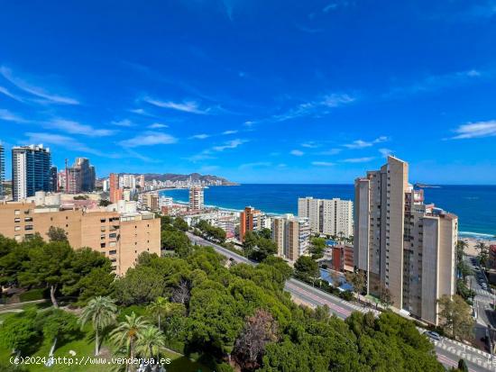 Piso de 3 dorm. con terraza y vistas al mar en zona Playa de Poniente - www.inmobiliarialesdunes.com