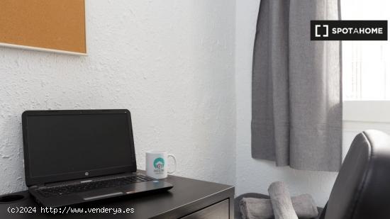 Habitación en alquiler en el apartamento de 3 habitaciones L’Hospitalet, Barcelona - BARCELONA