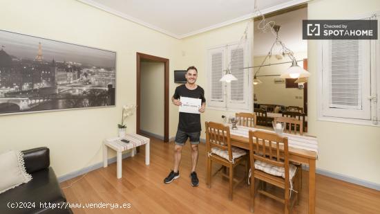 Habitación enorme con llave independiente en apartamento de 4 dormitorios, Salamanca - MADRID