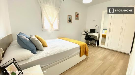 Se alquila habitación en apartamento de 4 dormitorios en Getafe - MADRID