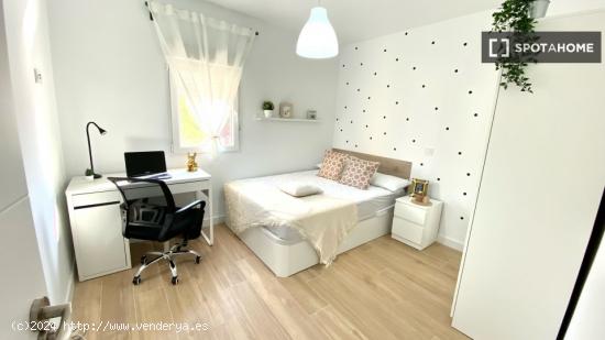 Se alquila habitación en apartamento de 4 dormitorios en Getafe - MADRID