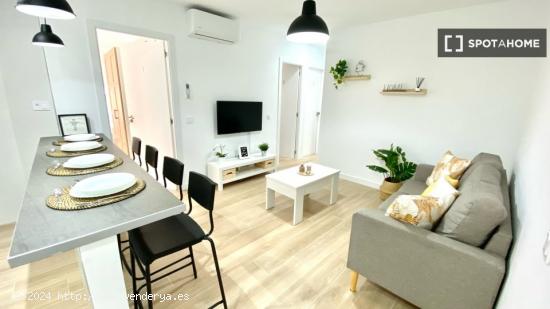 Se alquila habitación en apartamento de 4 dormitorios en Getafe - MADRID