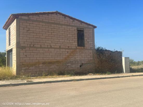 Almacén de dos plantas en La Portellada - TERUEL