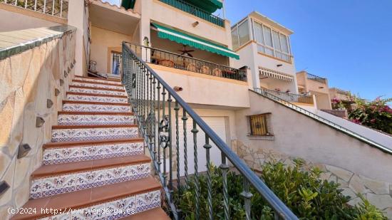 CHALET ADOSADO EN CONJUNTO RESIDENCIAL EN ORIHUELA COSTA, 2 HABITACIONES, 2 BAÑOS - ALICANTE