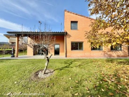 Casa-Chalet en Venta en Ollavarre Álava