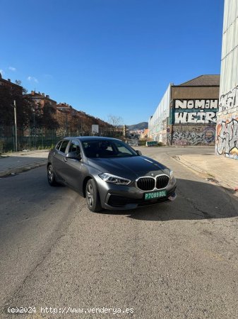 BMW Serie 1 Advantage de 2021 con 123.000 Km por 21.999 EUR. en Barcelona