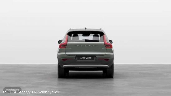 Volvo XC40 XC40 Core, B3 mild hybrid, Gasolina de 2023 con 24.000 Km por 37.900 EUR. en Granada