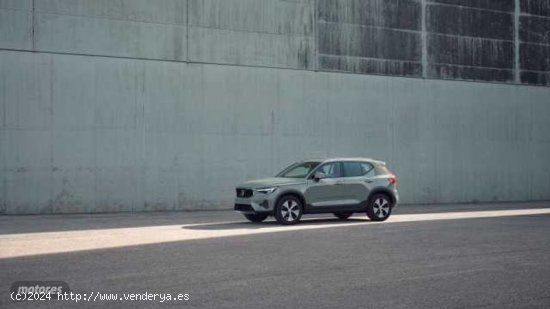 Volvo XC40 XC40 Core, B3 mild hybrid, Gasolina de 2023 con 24.000 Km por 37.900 EUR. en Granada