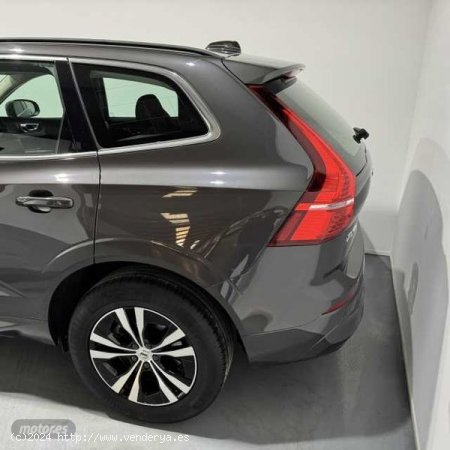 Volvo XC 60 Momentum Pro, B4 mild hybrid (diesel) de 2022 con 25.300 Km por 41.990 EUR. en Badajoz