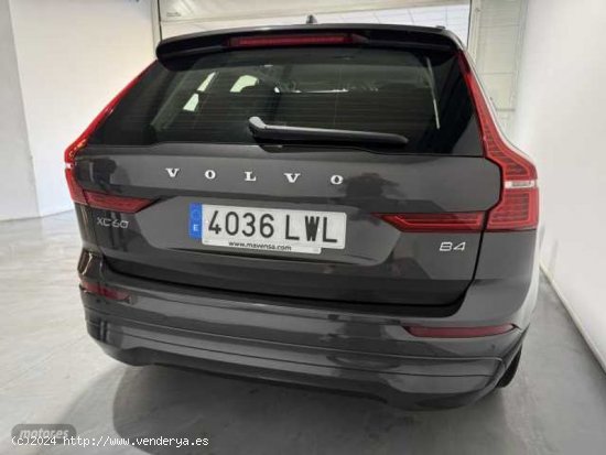 Volvo XC 60 Momentum Pro, B4 mild hybrid (diesel) de 2022 con 25.300 Km por 41.990 EUR. en Badajoz