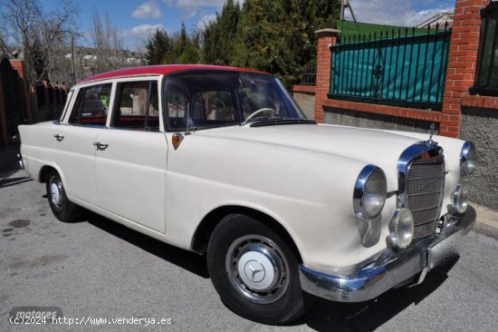 Mercedes 200 d colas w110 de 1972 con 111.000 Km por 26.700 EUR. en Granada