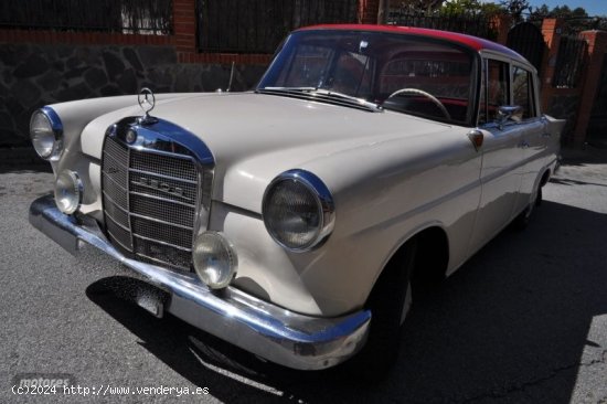 Mercedes 200 d colas w110 de 1972 con 111.000 Km por 26.700 EUR. en Granada