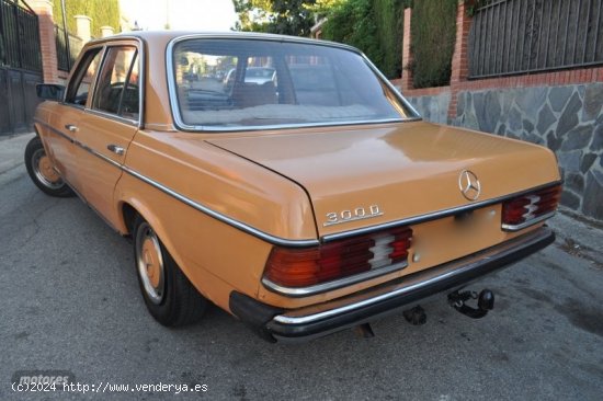 Mercedes 300 w 123 d piel naranja de 1979 con 126.000 Km por 8.700 EUR. en Granada