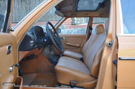 Mercedes 300 w 123 d piel naranja de 1979 con 126.000 Km por 8.700 EUR. en Granada