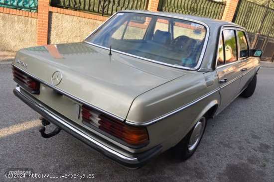 Mercedes Clase E 300d aut piel-klima-tempomat-becker de 1979 con 209.000 Km por 8.800 EUR. en Granad