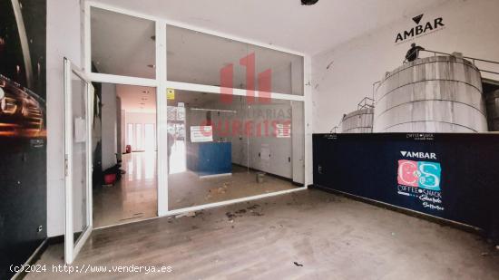 ALQUILER DE CÉNTRICO LOCAL COMERCIAL CON TERRAZA PROPIA. - ORENSE