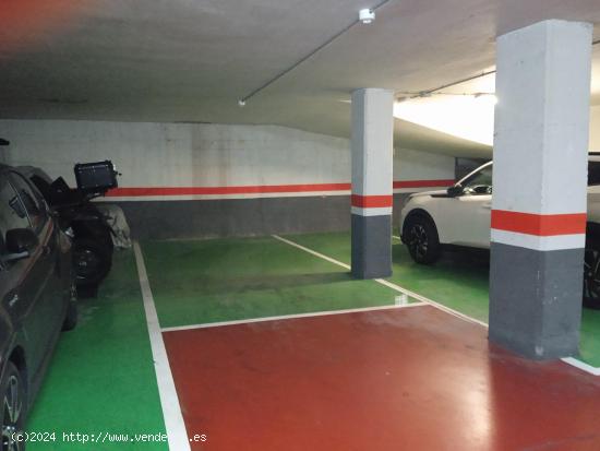 PLAZA DE PARKING GRANDE PARA COCHE Y MOTO - BARCELONA