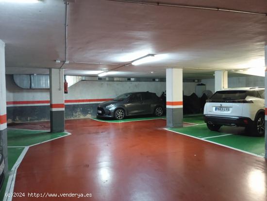 PLAZA DE PARKING GRANDE PARA COCHE Y MOTO - BARCELONA