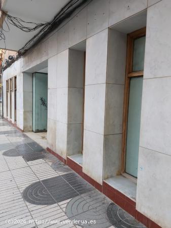 SE ALQUILA LOCAL COMERCIAL EN CARTAGENA. 244M2. ZONA CENTRO. - MURCIA