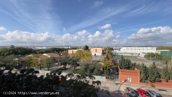  VIVIENDA SEMINUEVA UBICADA CERCA DEL POLIDEPORTIVO Y COLEGIOS - VALENCIA 