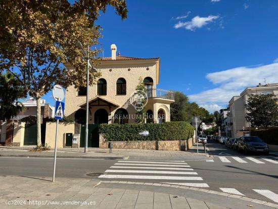 Villa de 1950 recién reformada y modernizada, de alquiler en el centro de Sitges - BARCELONA