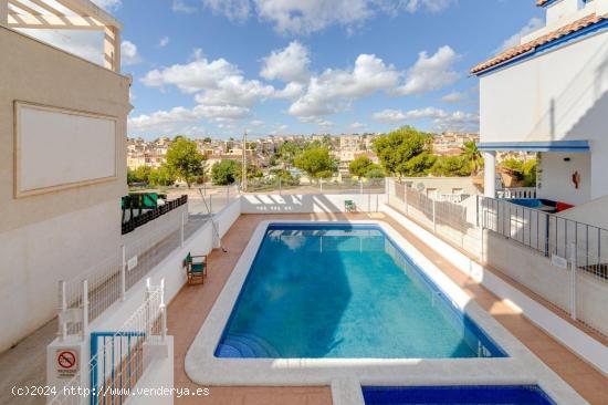  DÚPLEX A ESTRENAR DE 3 DORMITORIOS CON PISCINA COMUNITARIA - ZONA BLUE HILLS - - ALICANTE 