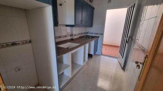 DÚPLEX A ESTRENAR DE 3 DORMITORIOS CON PISCINA COMUNITARIA - ZONA BLUE HILLS - - ALICANTE