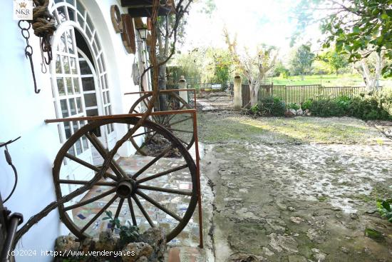 FINCA RÚSTICA CON CASA, PISCINA, LUZ Y AGUA - BALEARES