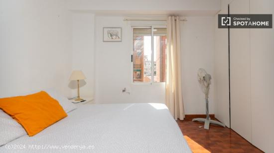 ¡Habitaciones en alquiler en piso de 5 habitaciones en Valencia! - VALENCIA